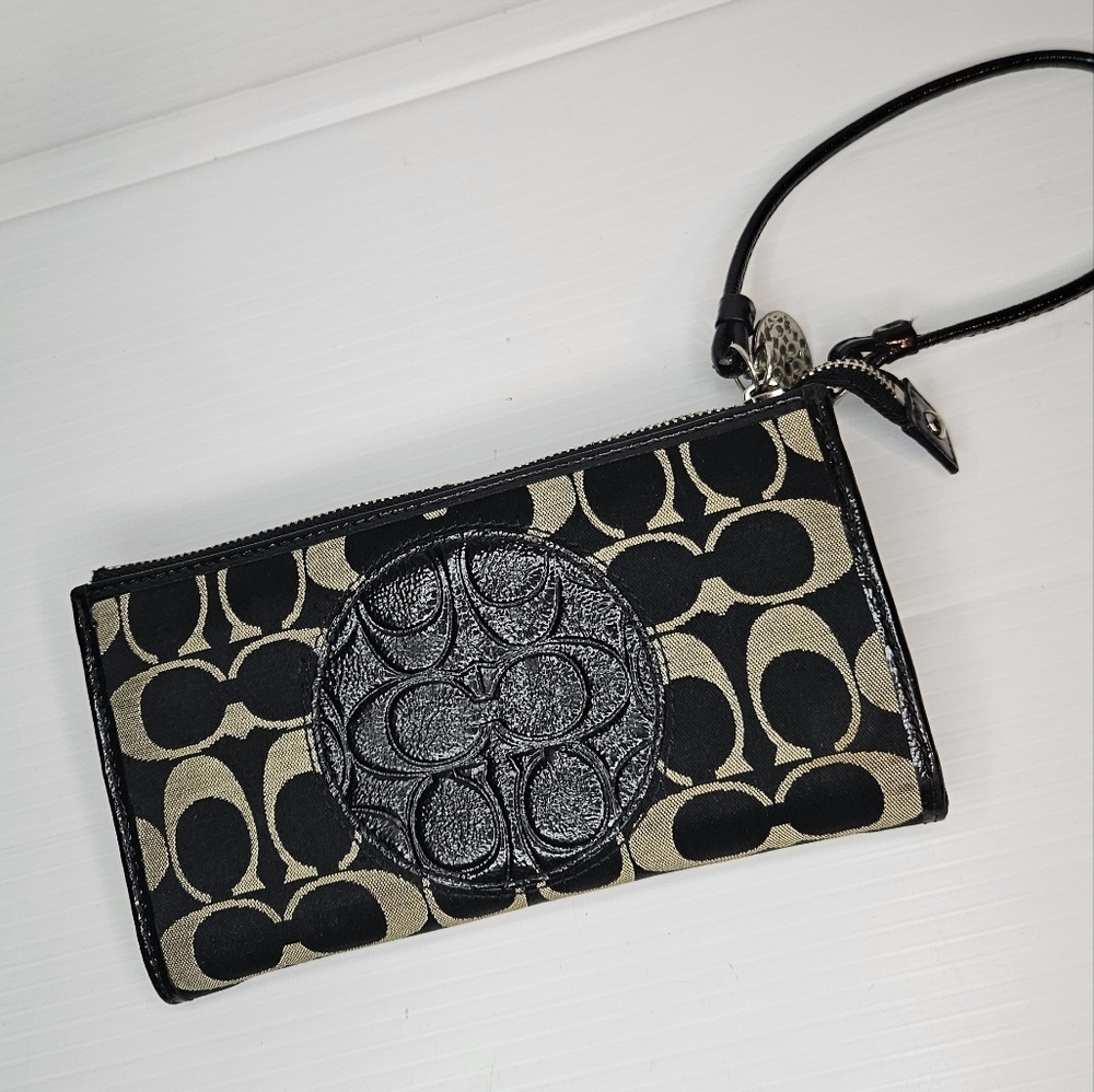 Coach Black Leather Checkbook Wallet Wristlet – Credit Card & Coin Organizer - Picture 3 of 4